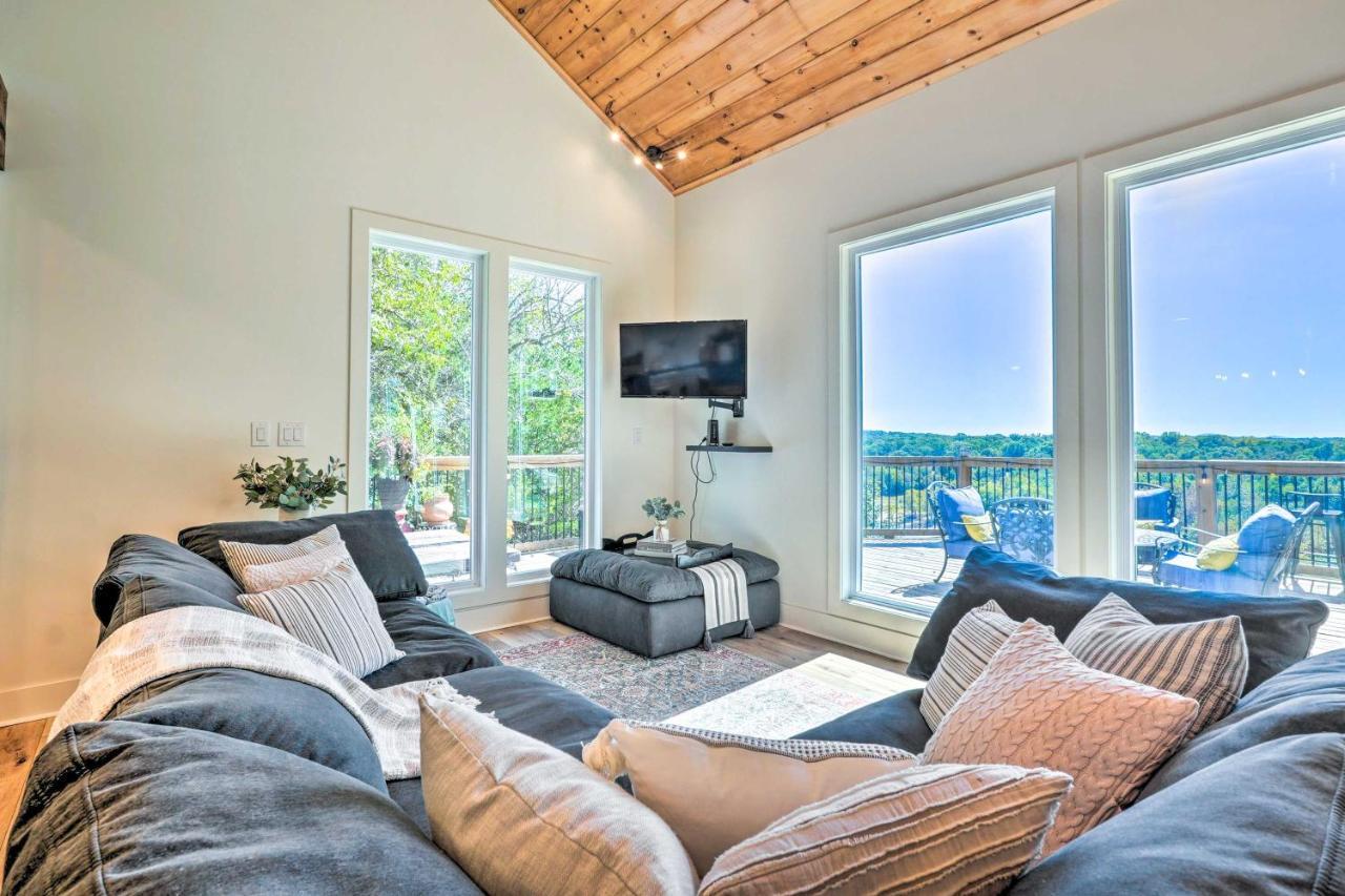 הוילה Colorful Golden Getaway With Panoramic Views! מראה חיצוני תמונה