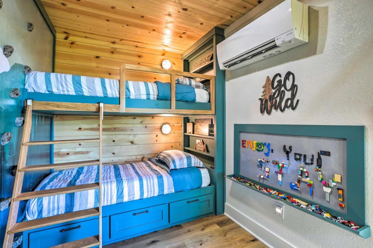 הוילה Colorful Golden Getaway With Panoramic Views! מראה חיצוני תמונה